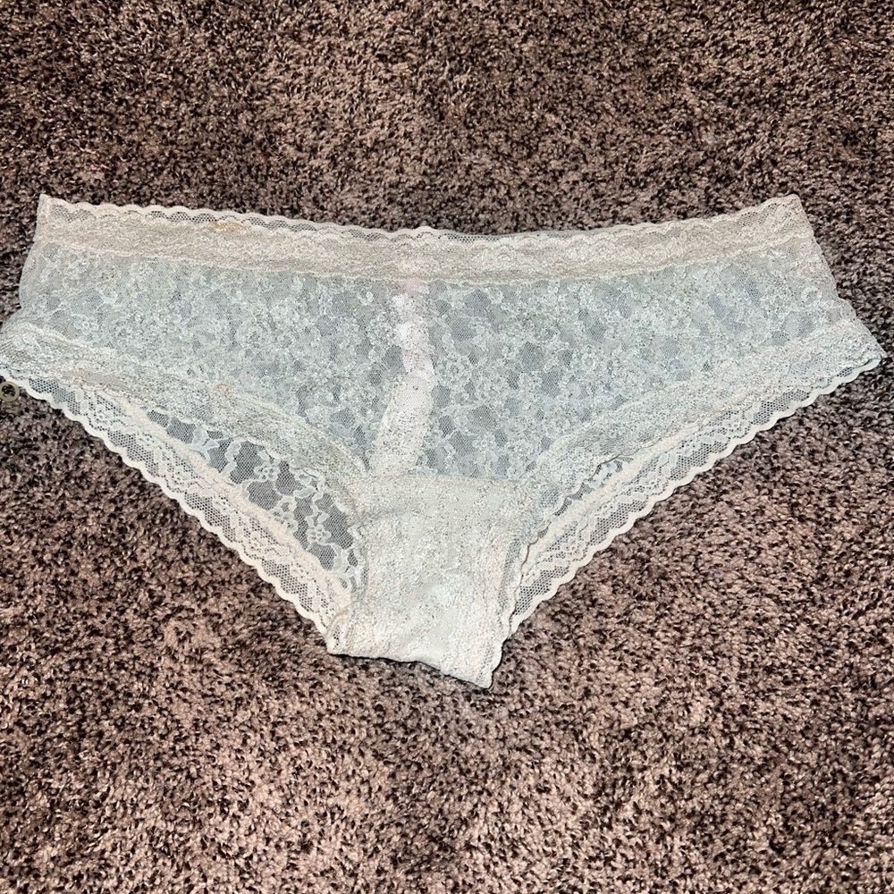 Victoria’s Secret L Lace Hip Hugger Panties NWT